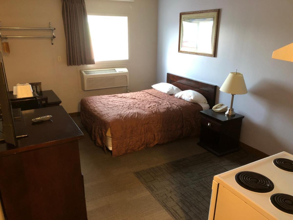 Econo Lodge Inn & Suites Innisfail المظهر الخارجي الصورة