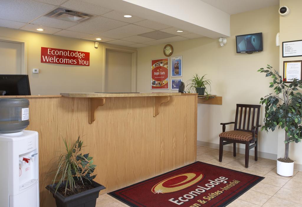Econo Lodge Inn & Suites Innisfail المظهر الخارجي الصورة