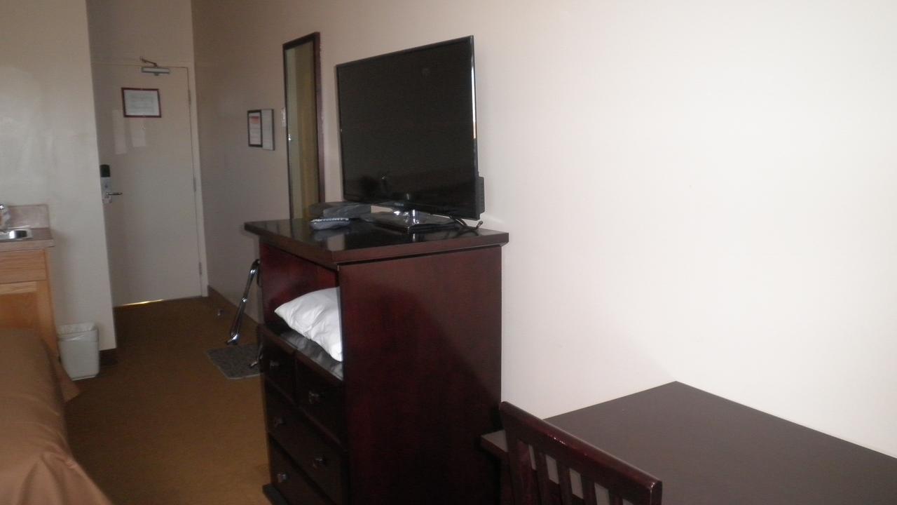 Econo Lodge Inn & Suites Innisfail المظهر الخارجي الصورة