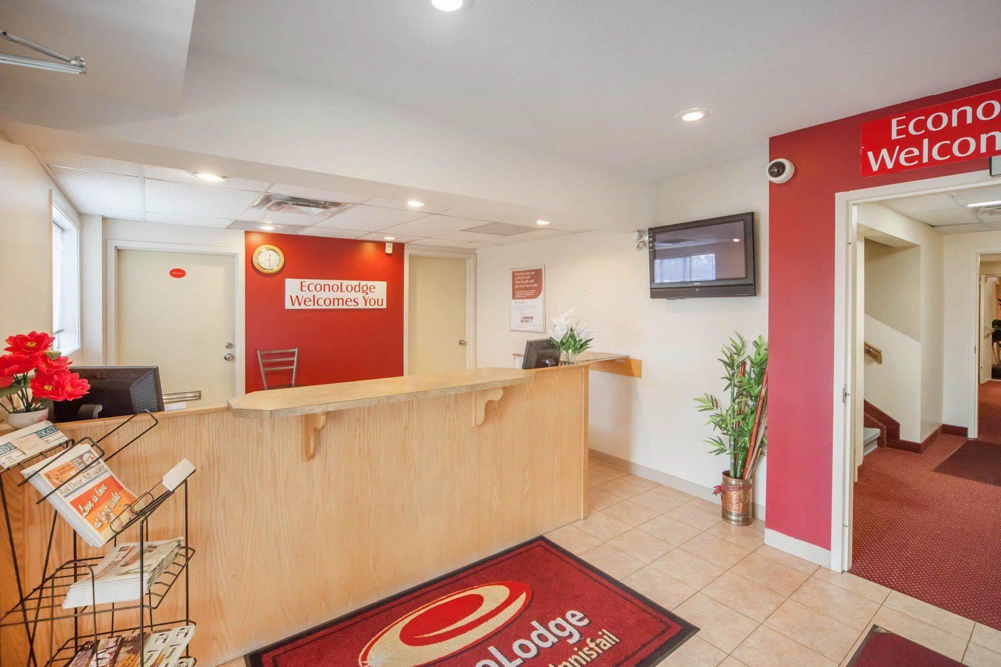Econo Lodge Inn & Suites Innisfail المظهر الخارجي الصورة