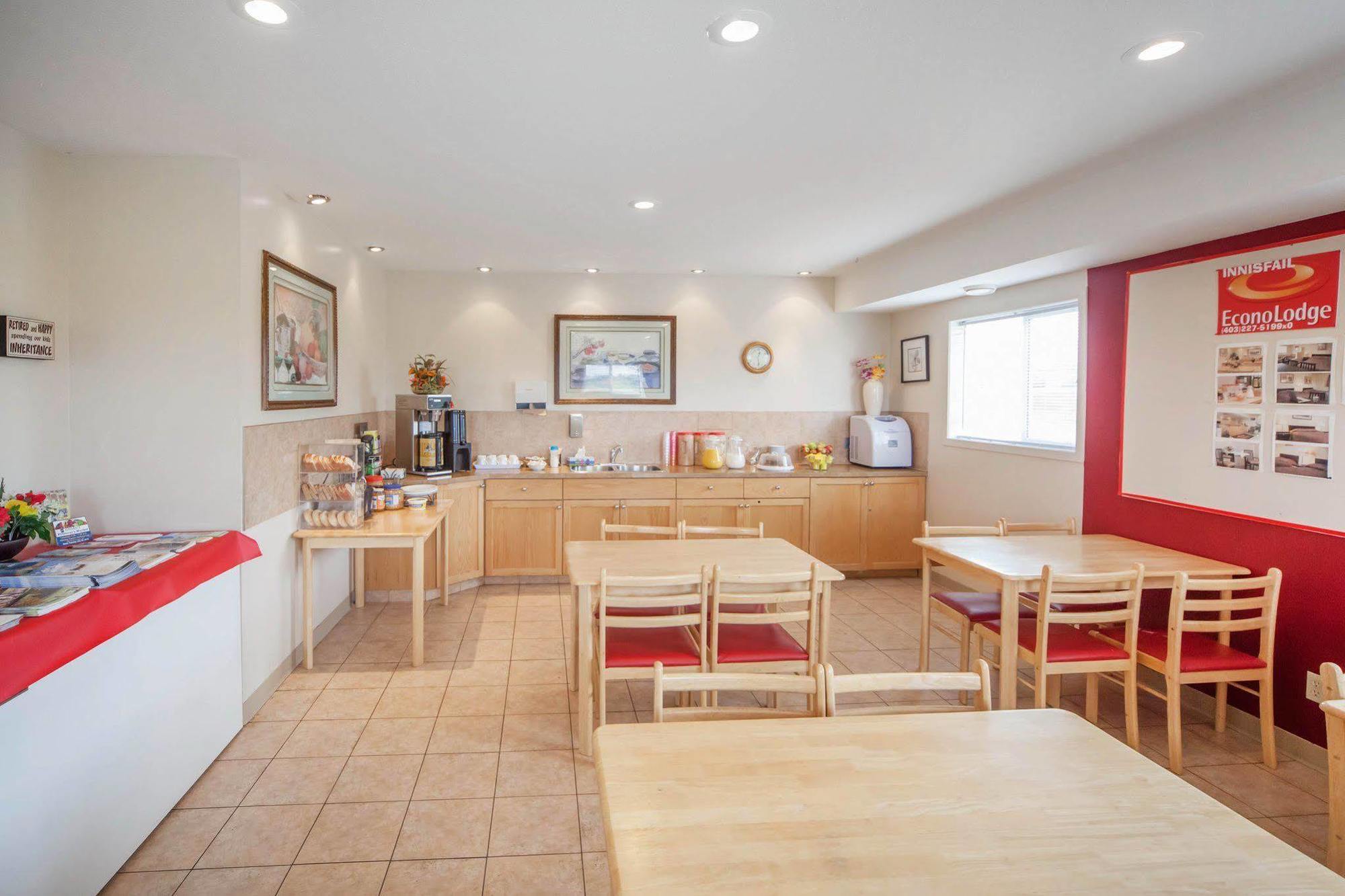 Econo Lodge Inn & Suites Innisfail المظهر الخارجي الصورة