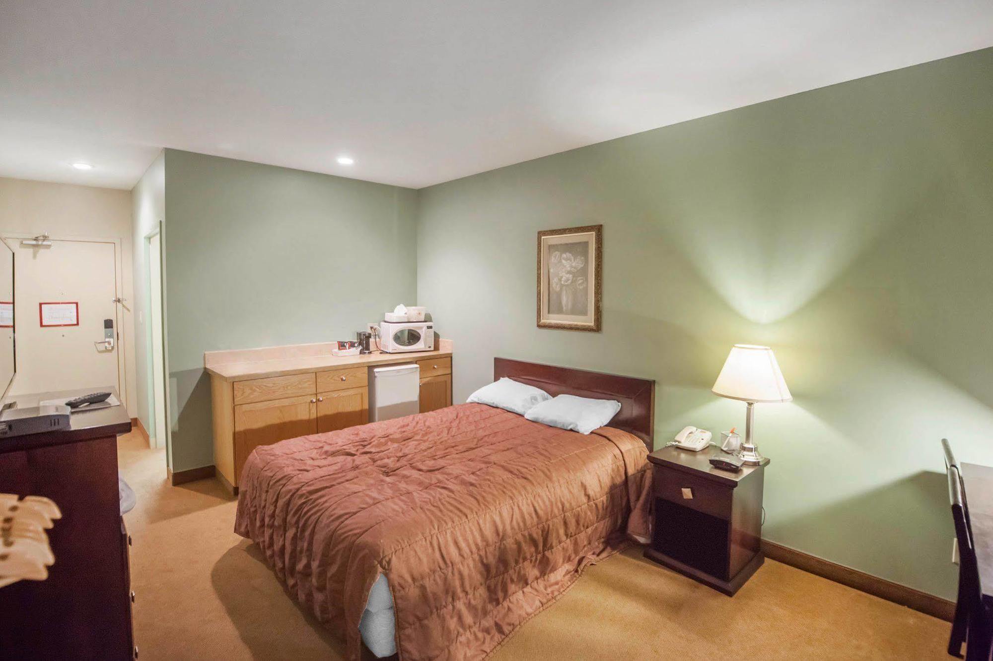 Econo Lodge Inn & Suites Innisfail المظهر الخارجي الصورة