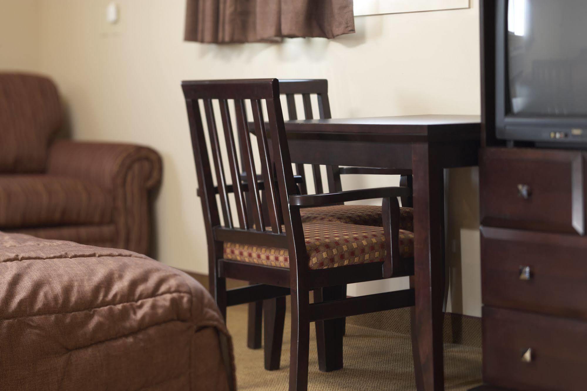 Econo Lodge Inn & Suites Innisfail المظهر الخارجي الصورة
