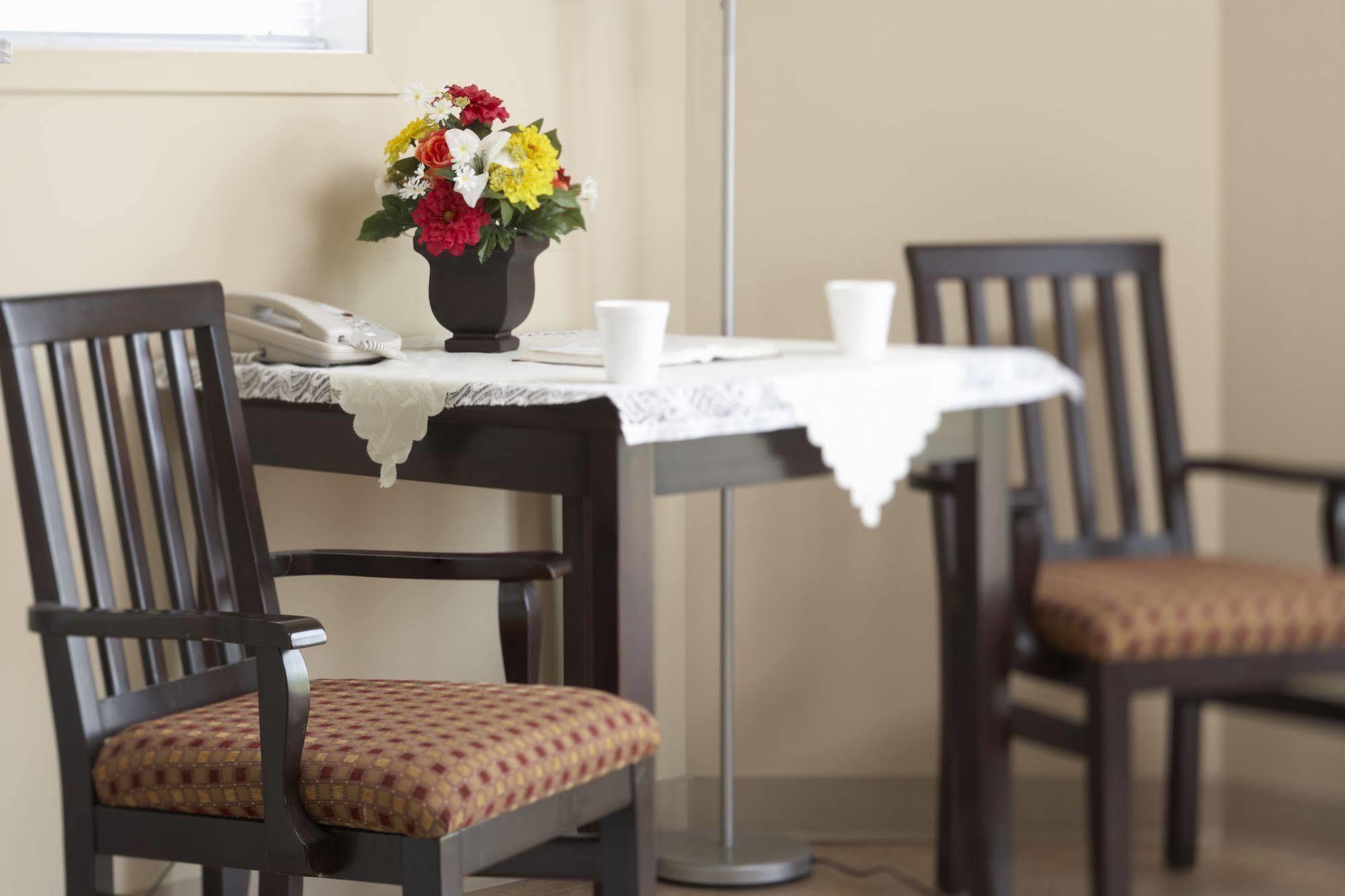 Econo Lodge Inn & Suites Innisfail المظهر الخارجي الصورة