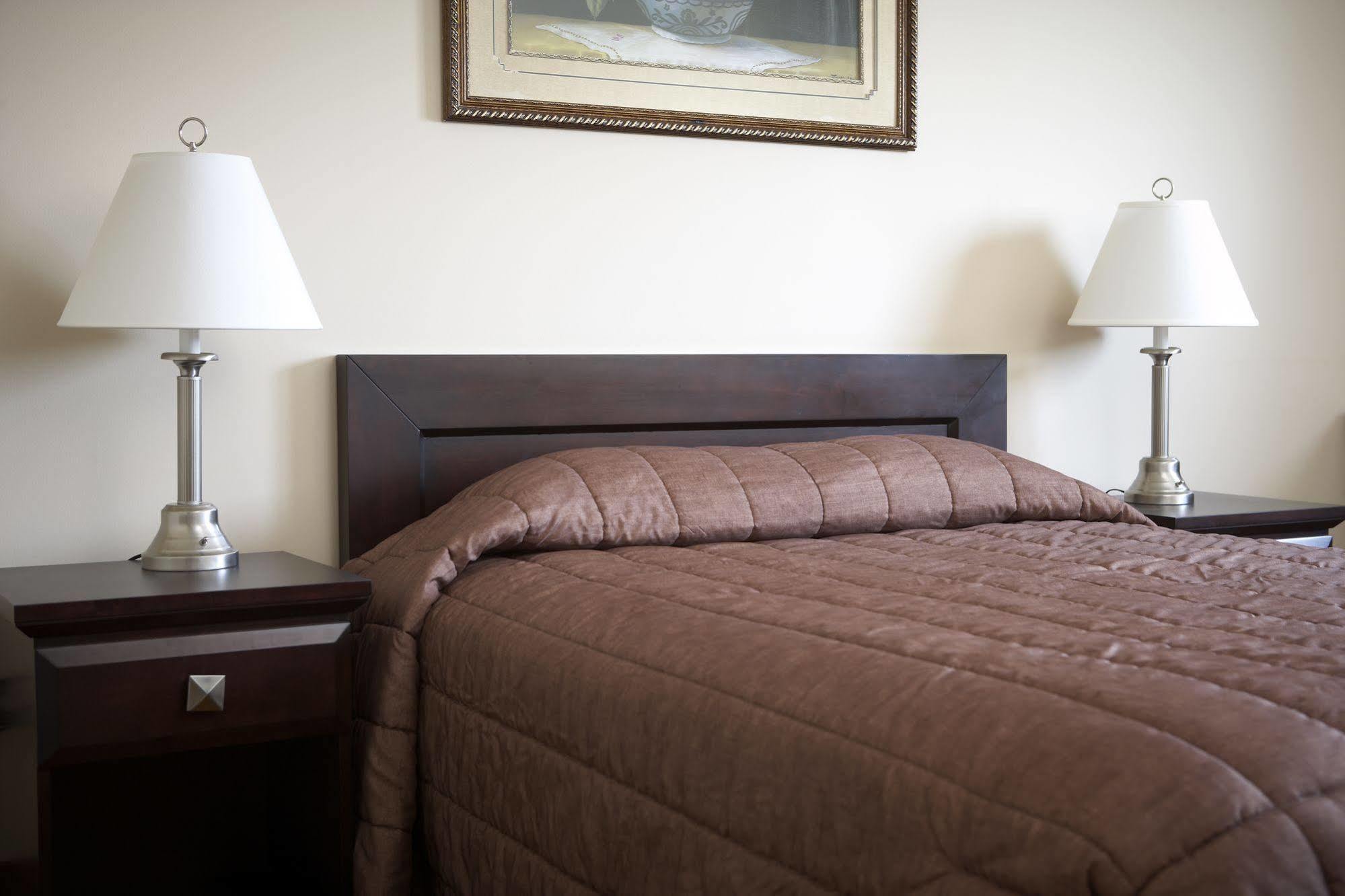 Econo Lodge Inn & Suites Innisfail المظهر الخارجي الصورة