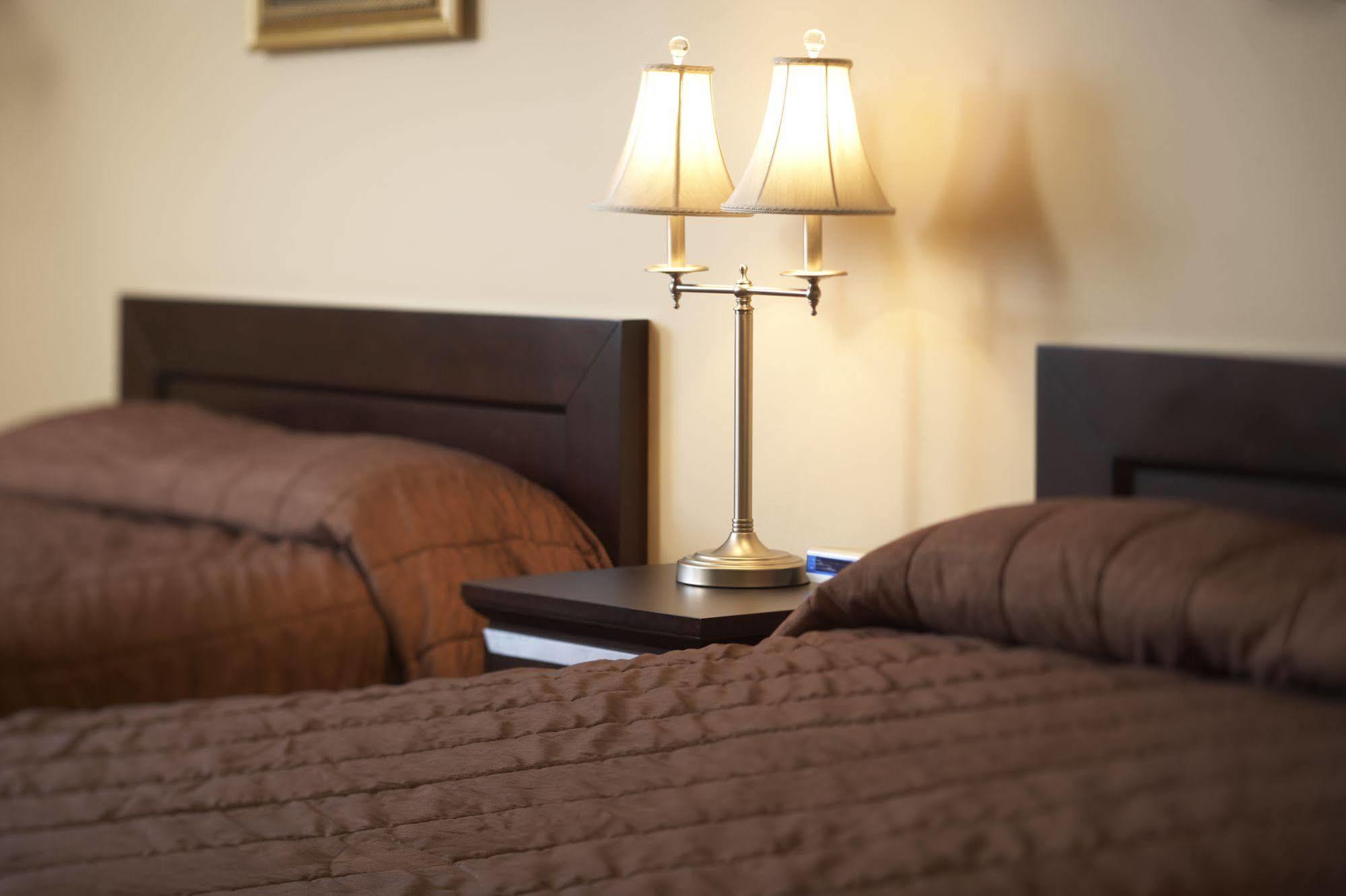 Econo Lodge Inn & Suites Innisfail المظهر الخارجي الصورة