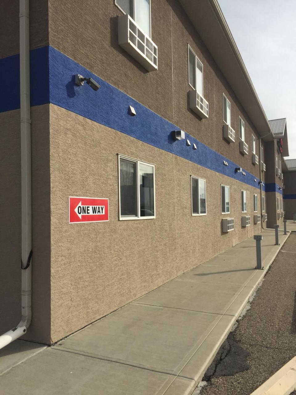 Econo Lodge Inn & Suites Innisfail المظهر الخارجي الصورة